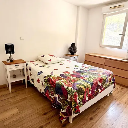 Magnificent Renovated Apartment, 2 Of 45 M2, Close Tothe Sea, Floor, Terrace Apartamento *